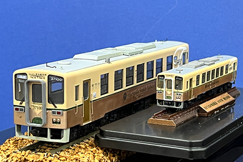 銅色列車の模型